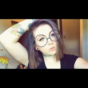 Meet your Posher, Carrie